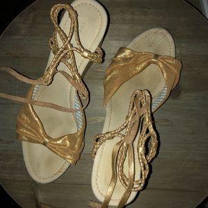 Tommy Bahama super comfy, mat gold ankle straps, with cork wedge.